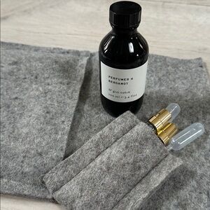 Perfumer H Bergamot Perfume 100ml refill and travel kit with felt pouch.
